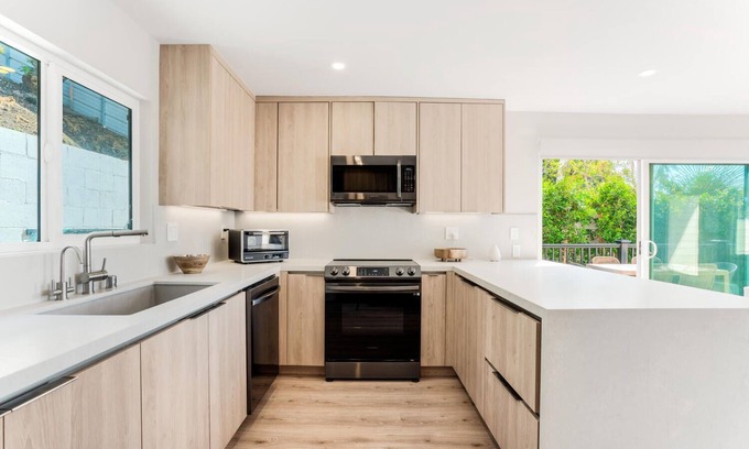 Malibu Condo | Malibu Ocean View Modern Surf Break Paradise