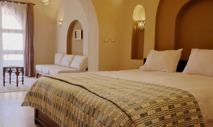 Luxor House | Malkata House Luxe Desert Middle Floor Suite: Pool & Dine