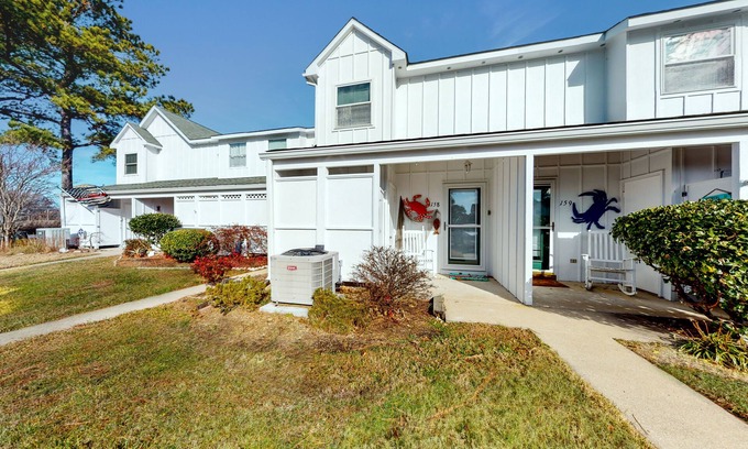 Selbyville House | Mallard Lakes Home Overlooking the Water w/Private W/D, Shared Pool, WiFi