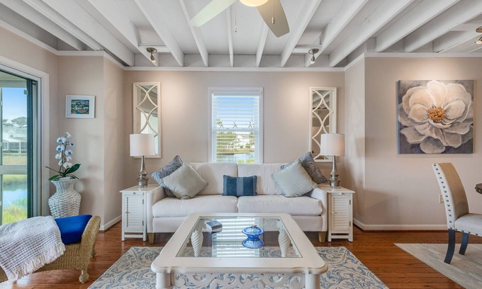 Selbyville House | Mallard Lakes townhouse with hot tub, pool, water views, & fireplace