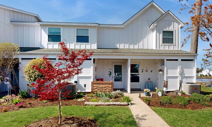 Selbyville House | Mallard Lakes townhouse w/community pool, tennis & basketball court