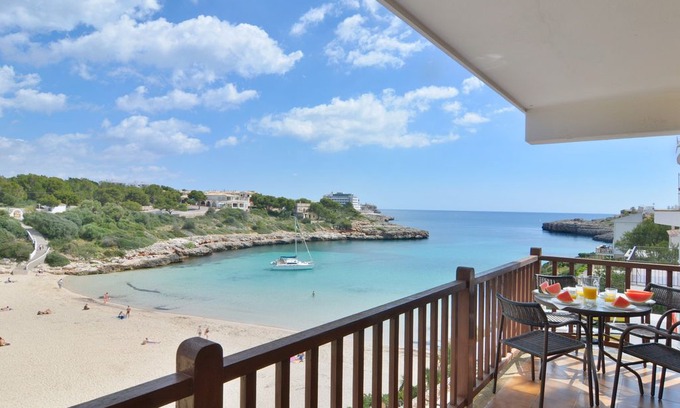 Cala Marcal Apartment | Mallorca front line apartment with terrace