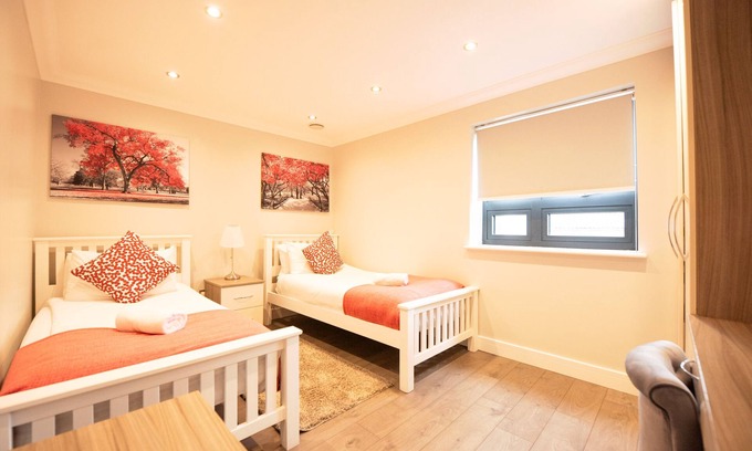 Reading Apartment | Malthouse Court - Deluxe 2-Bed with Balcony
