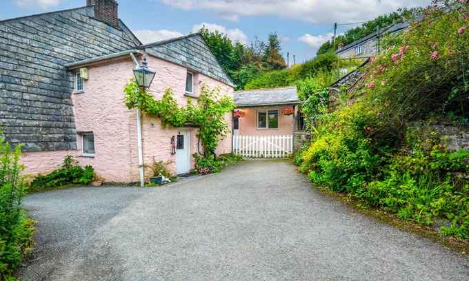 Little Petherick House | Maltsters Studio - One Bedroom House, Sleeps 2