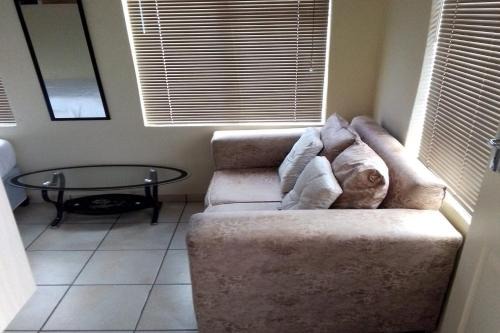 Phuthaditjhaba House | Maluti Backpackers