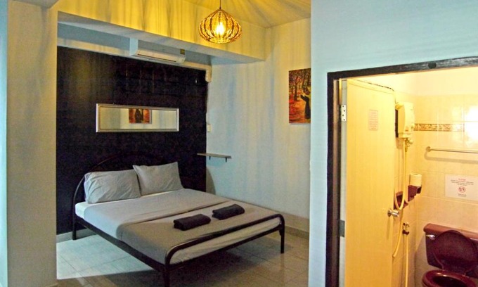 Wat Sam Phraya House | Mam's House Khaosan