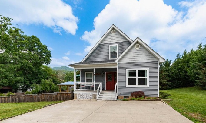 Candler House | Mama Bears Blue Bungalow