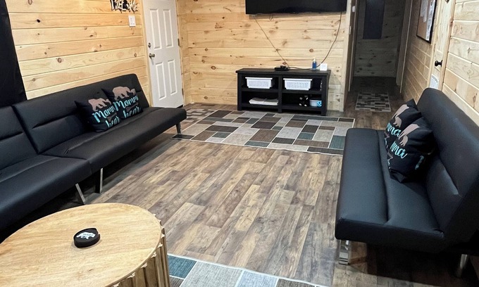 Omar House | Mama Bears den “The perfect location to visit the Hatfield and McCoy trails”