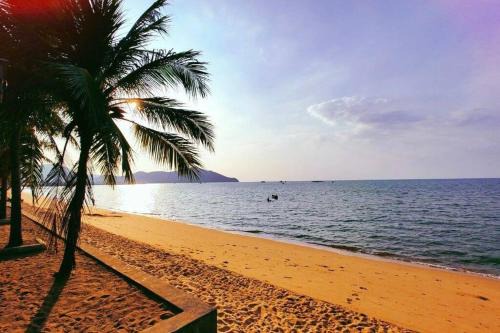 Bang Sare Villa | Mamalek Pattaya-Sattahip PoolVilla 100m Beach, Pub& Restaurant,