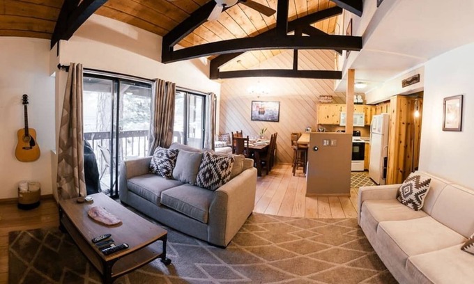Mammoth Lakes House | Mammoth Cozy-Local Family Owned, 2 Bedroom/2 Bath with Garage, Close to Lifts