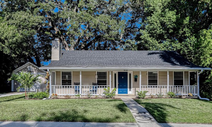 River District House | Manatee River House