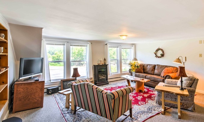 Manchester Center Apartment | Manchester Center Retreat w/Mtn View, Near Skiing