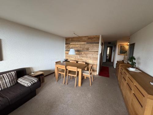 Busserach Apartment | Mandarin B17