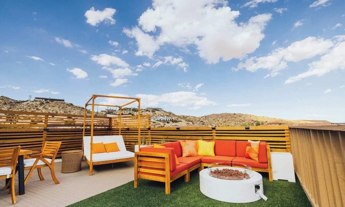 Yucca Valley House | Mandarin Escape: Views|Hot Tub|Boulders