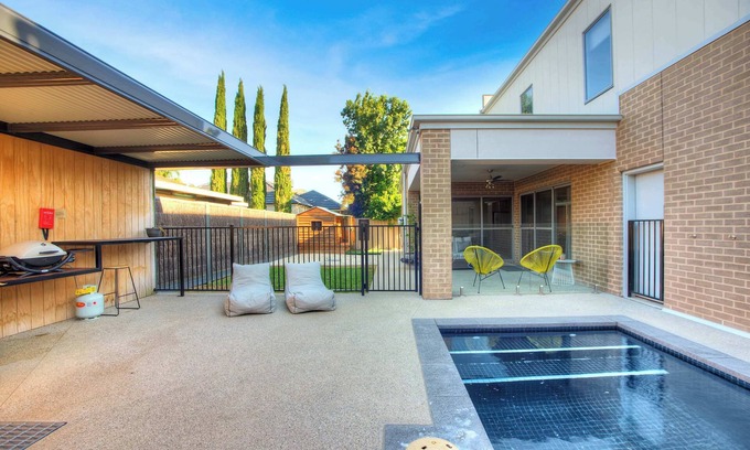Echuca House | Mandel on High - Echuca Holiday Homes