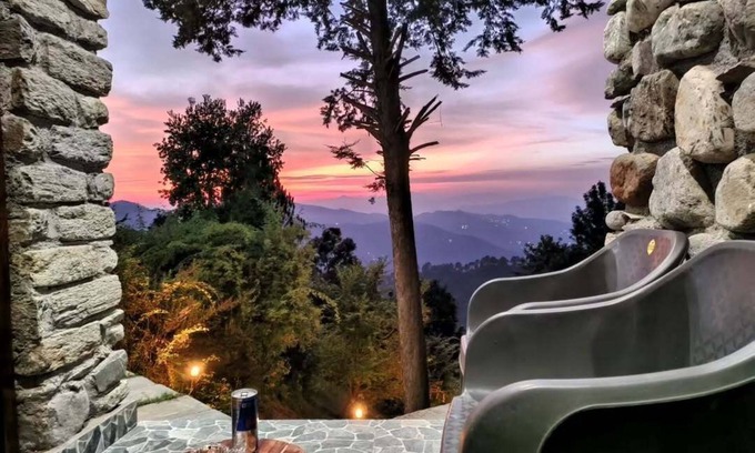Jakh Hotel | Mandeva Wooden castle