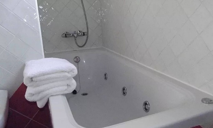 El Almendro Cottage | Manganese House - La Mina Rural