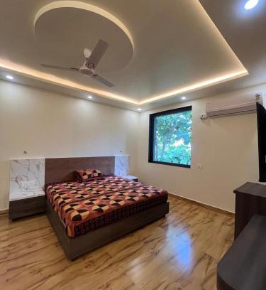 Alambagh Hotel | Manglam Inn