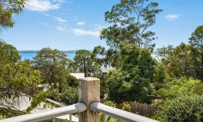 Noosa North Shore House | Mango House has everything you need for a beautiful Boreen Point family holiday.