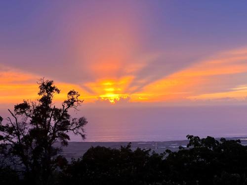 Kailua-Kona Bed & Breakfast | Mango Sunset Bed and Breakfast
