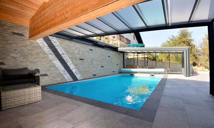 Scionzier House | MANHATTAN room