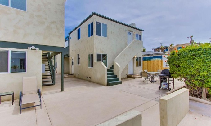 Central Mission Beach Apartment | Manhattan Shores 1B Home