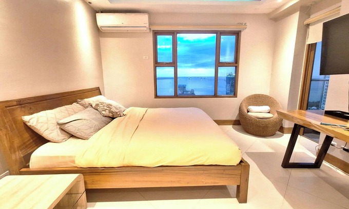 Ermita Night District Condo | Manila Bayview Luxury Rental
