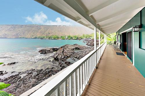 Honaunau-Napoopoo House | Manini Beach Breath Taker