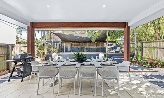 Manly House | Manly Oasis 5bd - 3 King Beds, Pool, BBQ