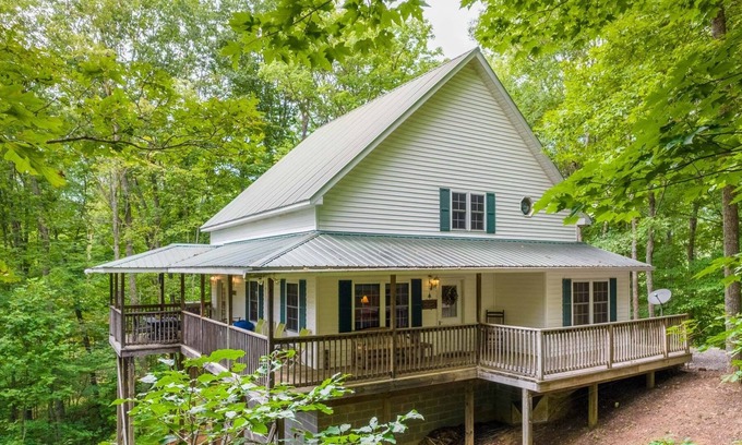 Cherokee House | Manna House - Private Mountain Home in the Beautiful Smokies! Pet Friendly!