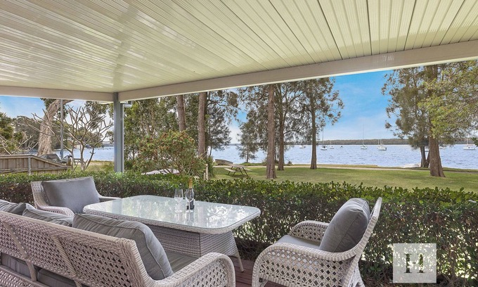 Mannering Park House | Mannering Lake House - Spacious family entertainer on waterfront