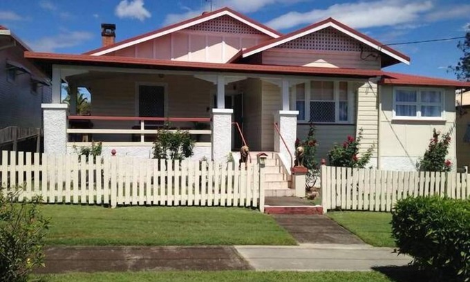 Wingham House | Manning House - family and pet friendly
