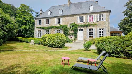Quintin Bed & Breakfast | Manoir de charme Roz Maria-Parking clos