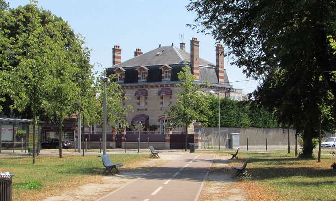 Vitry-le-Francois House | Manoir François 1er la violette
