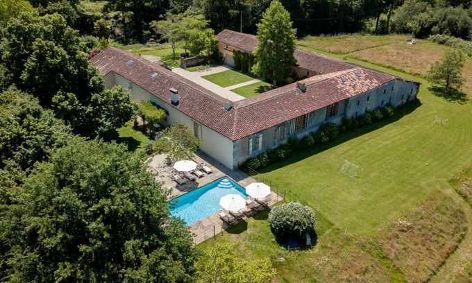 Estang Villa | Manoir Gascon - Six Bedroom Villa, Sleeps 15