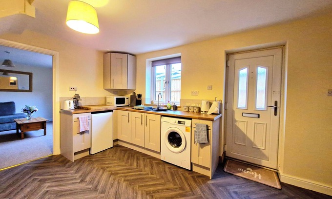 Hawbridge House | Manor Cottage Barn. Near the beautiful city of Worcester and Malvern.