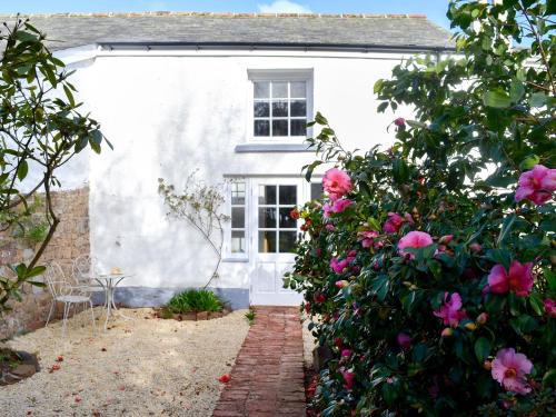 Crediton House | Manor Cottage
