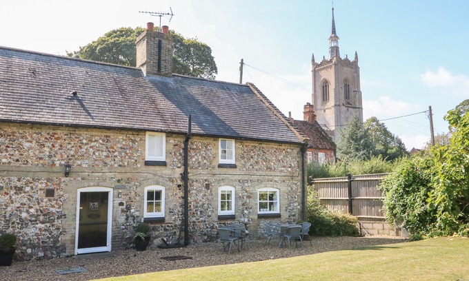 Swaffham Cottage | MANOR FARM COTTAGE, pet friendly, with a garden in Swaffham