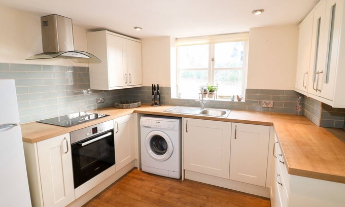 Twywell Cottage | MANOR FARM HOUSE COTTAGE, family friendly in Thrapston