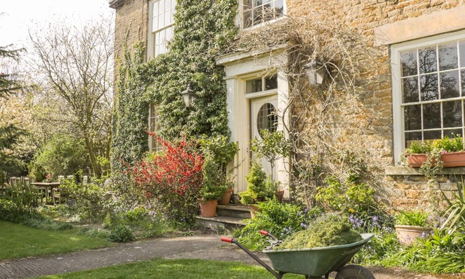 Potter Brompton Cottage | MANOR FARM, pet friendly, luxury holiday cottage in Hutton Buscel