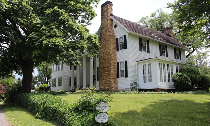 Warrenton House | Manor House at The Black Horse Inn