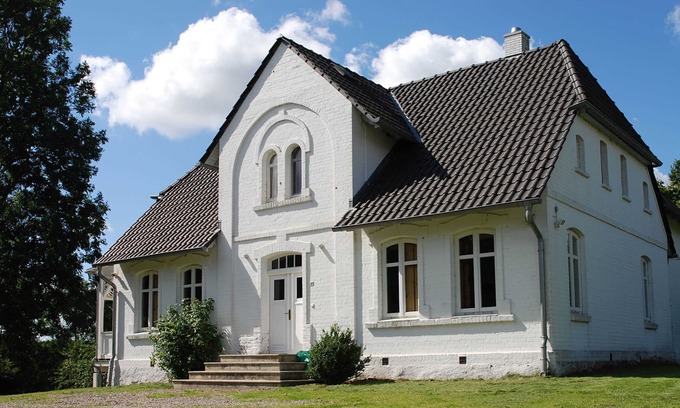 Neukamp House | Manor house Glowitz | idyllic location with garden + fireplace - GG 1