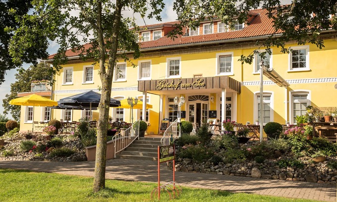 Klein Upahl Other | Manor house on the lake with its own steak house!