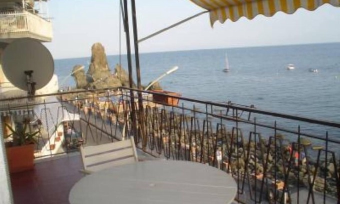 Aci Trezza Apartment | "Manor house on the sea of Acitrezza"