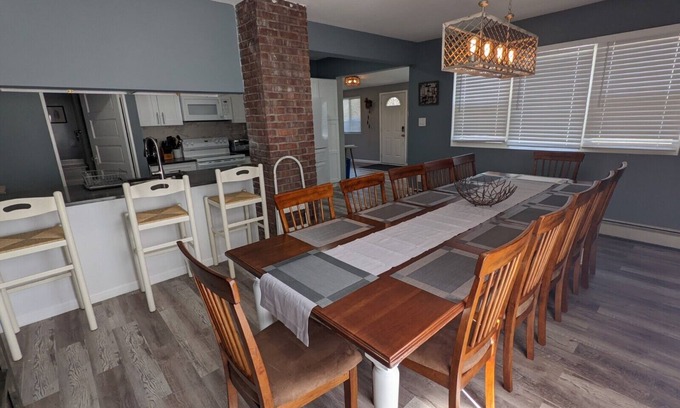 Parksville House | Manor house renovated with rustic charm