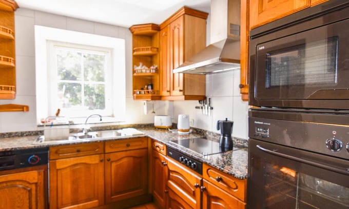 Revilla Villa | Manor house with large garden and spacious rooms