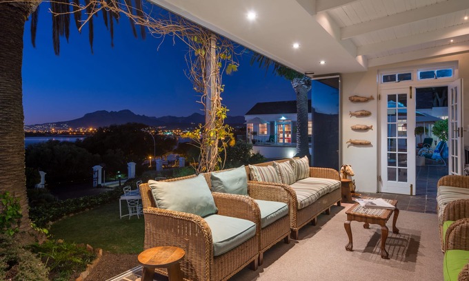 Gordons Bay Central House | Manor on the Bay