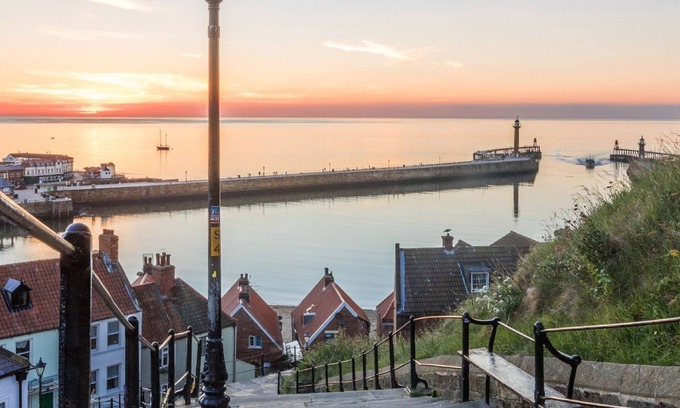 Potter Brompton Cottage | Manor Rise - a holiday cottage that sleeps 4 guests in 2 bedrooms
