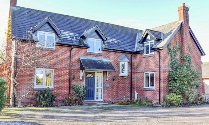 Chester Cottage | MANOR WOOD, pet friendly, luxury holiday cottage in Farndon