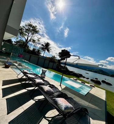 Ponta do Sape House | mansão pé na areia Angra